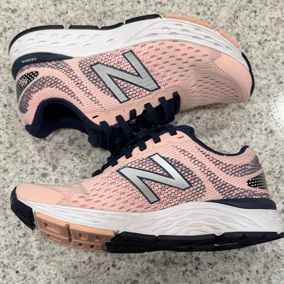 Women’s 5.5 New Balance Pink and Navy Athletic Sneakers 680v6 Running Shoes - Picture 3 of 9